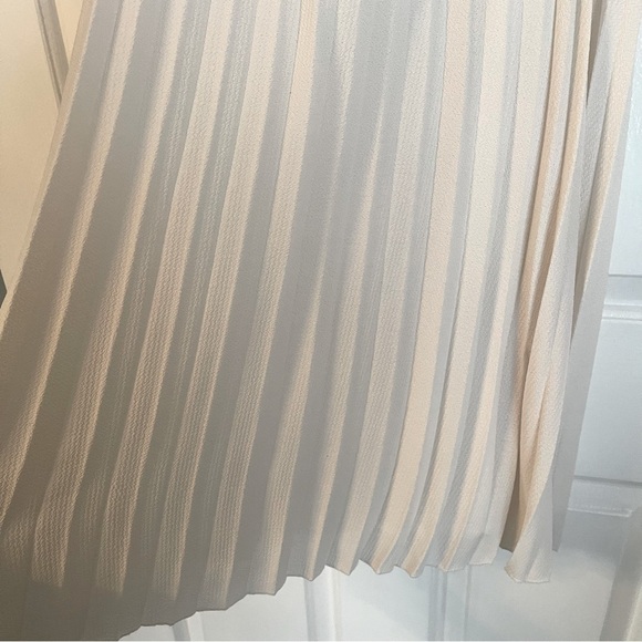 BCBGeneration Pleated Slip Swing Dress Spaghetti Straps Cream White Small EUC - Picture 6 of 10